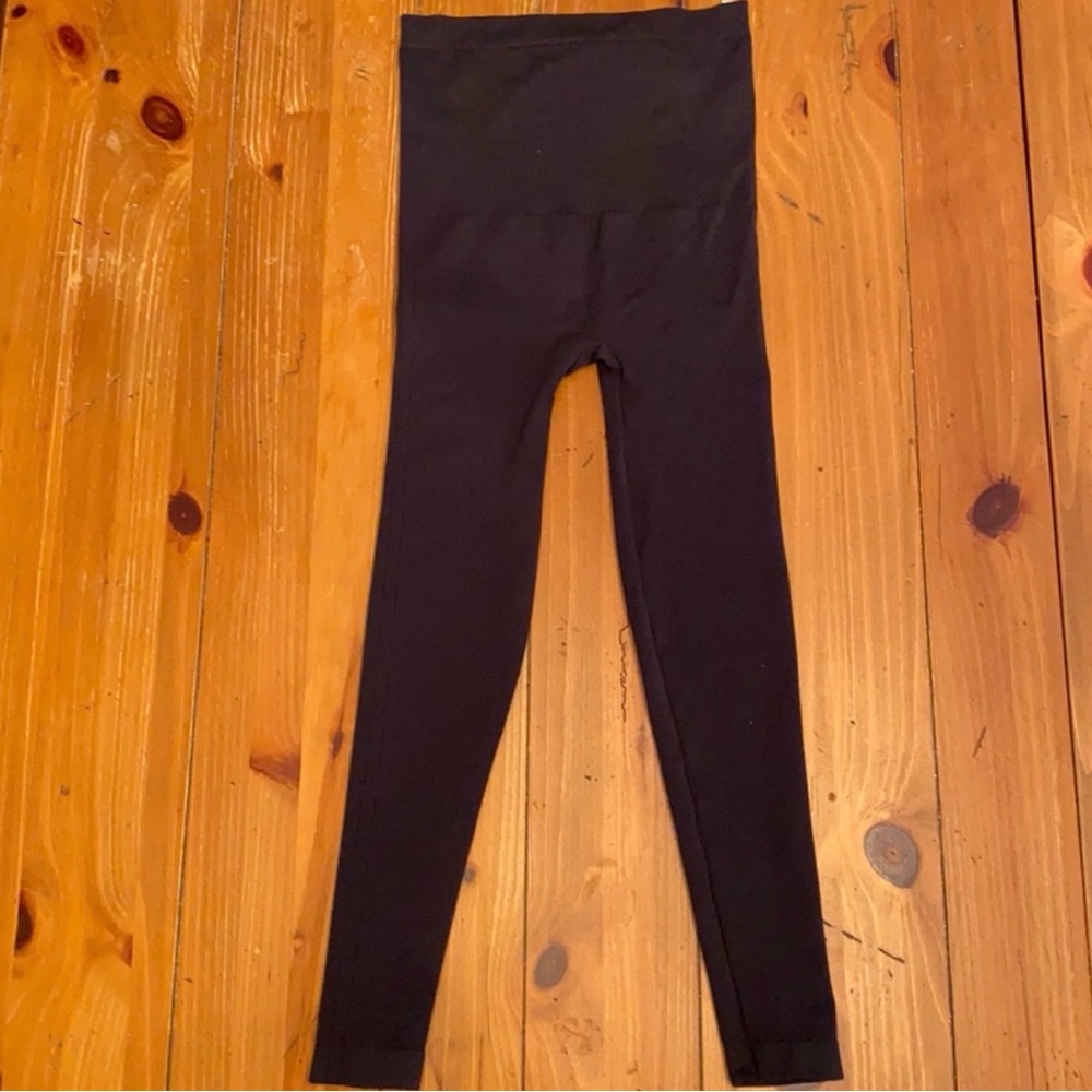 Lot of 2 SPANX Leggings size medium - Picture 9 of 9
